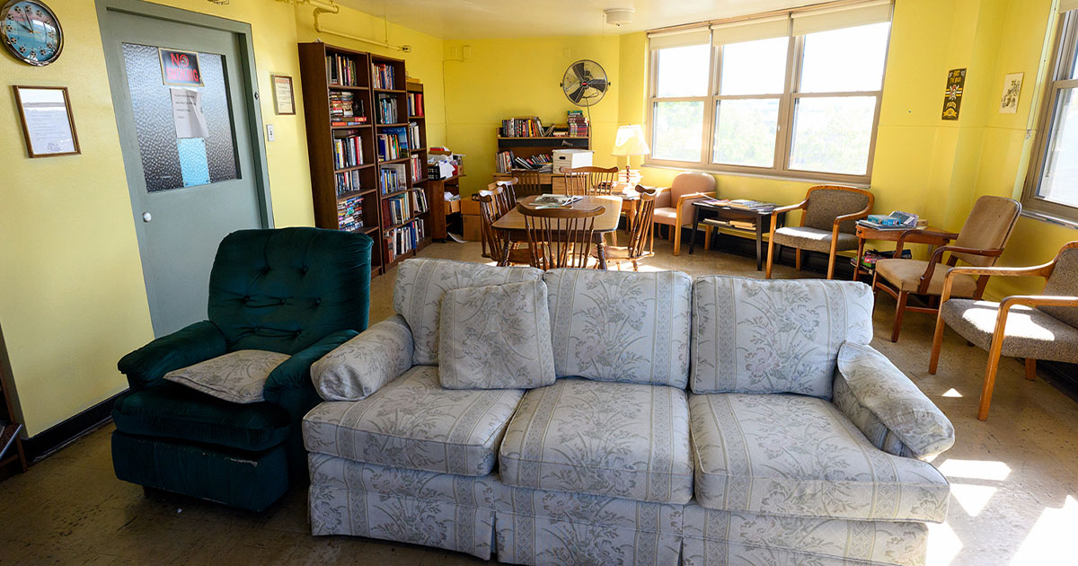 Recreation room with couches